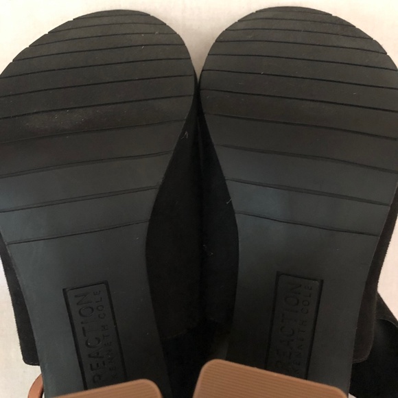 Kenneth Cole REACTION Hit Hooded Bootie. Open Toe. Black. Size 8 - Picture 9 of 10